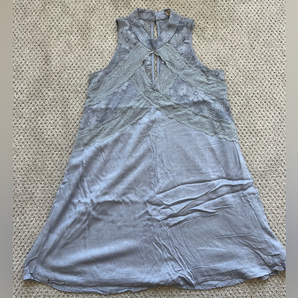 Elegant Lace Sleeveless Dress in Gray